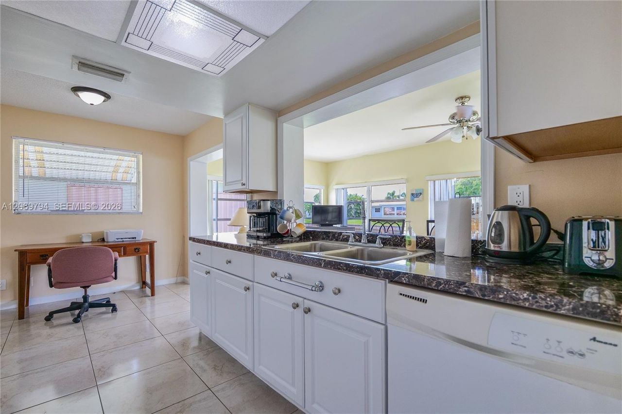 4712 NW 47th Ter , Tamarac, FL 33319 Photo
