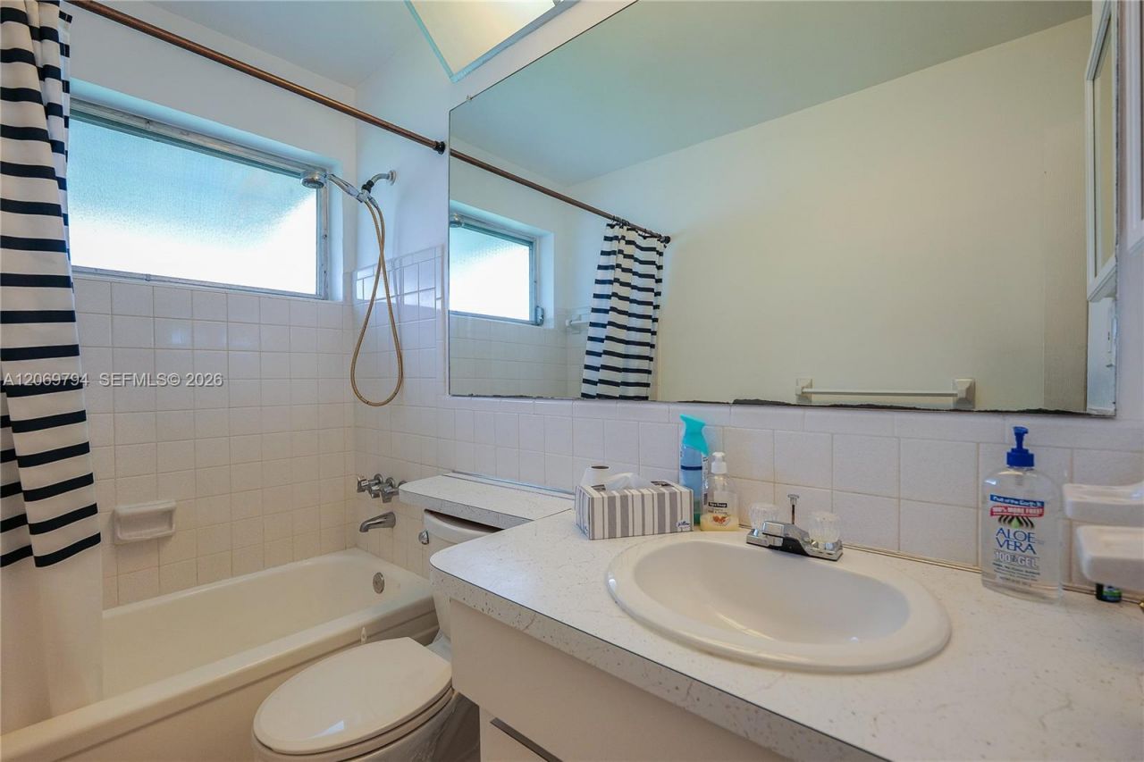 4712 NW 47th Ter , Tamarac, FL 33319 Photo