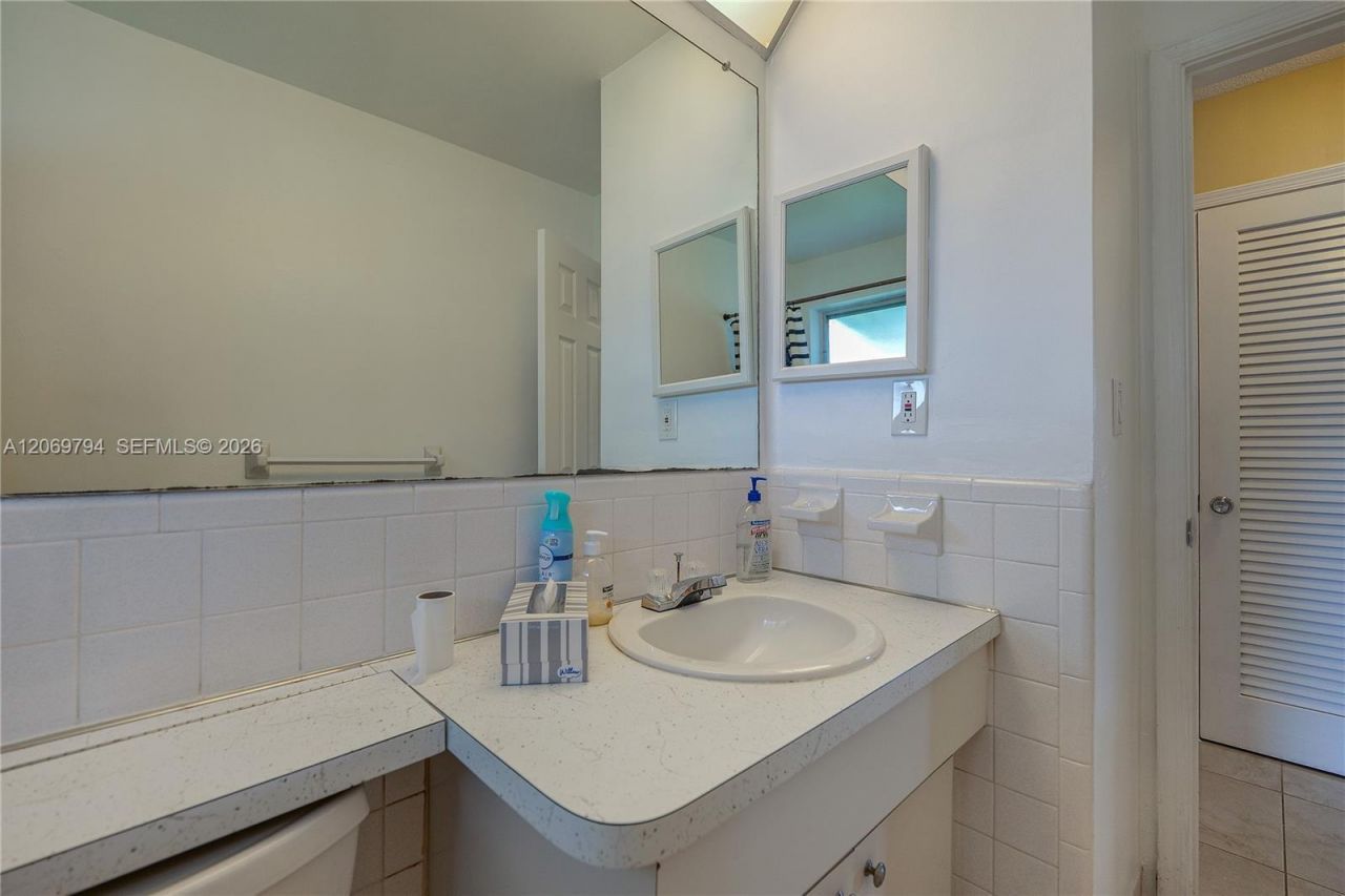 4712 NW 47th Ter , Tamarac, FL 33319 Photo