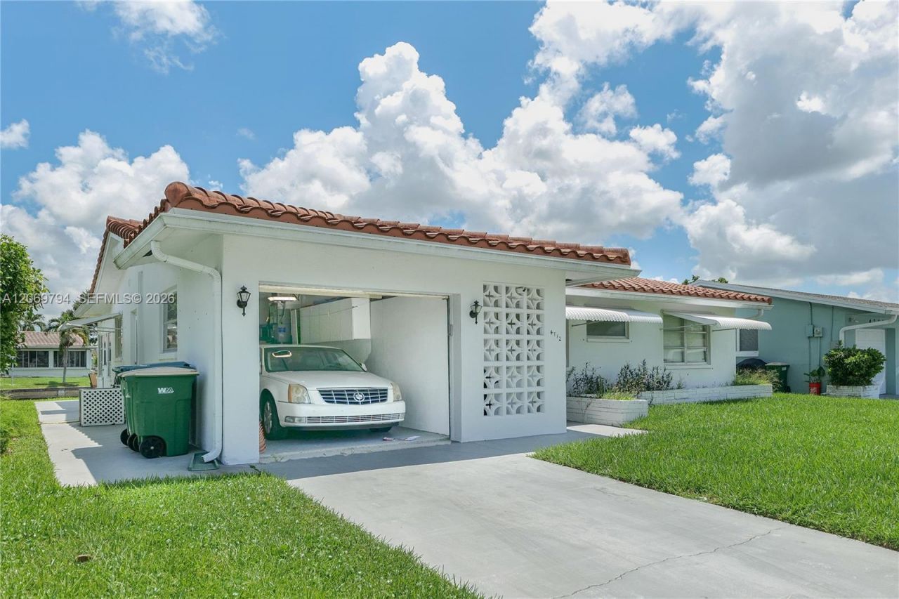 4712 NW 47th Ter , Tamarac, FL 33319 Photo