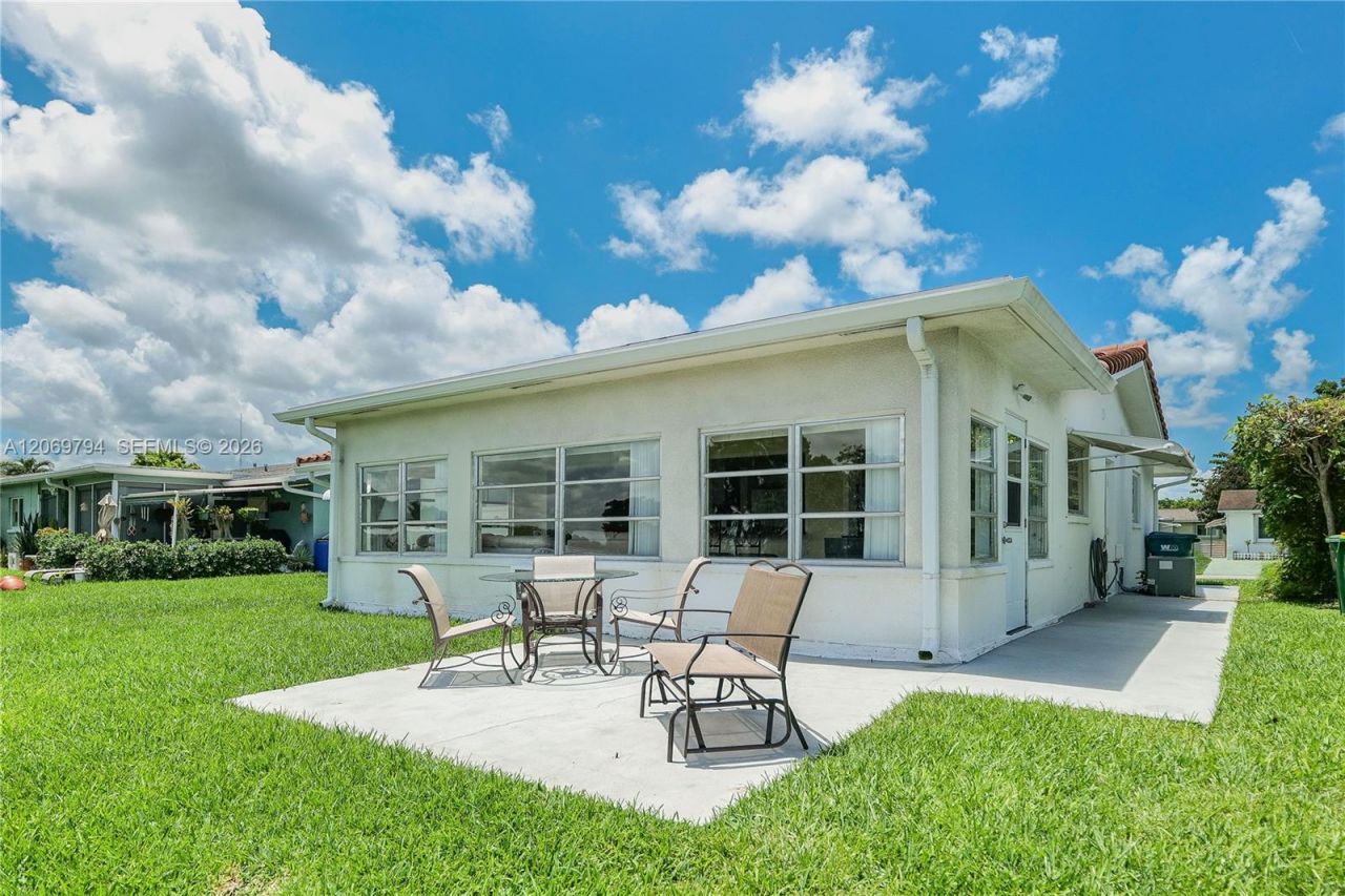 4712 NW 47th Ter , Tamarac, FL 33319 Photo