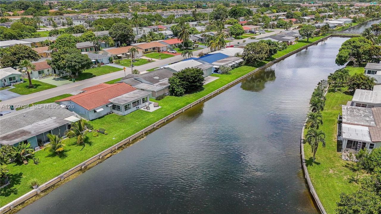 4712 NW 47th Ter , Tamarac, FL 33319 Photo