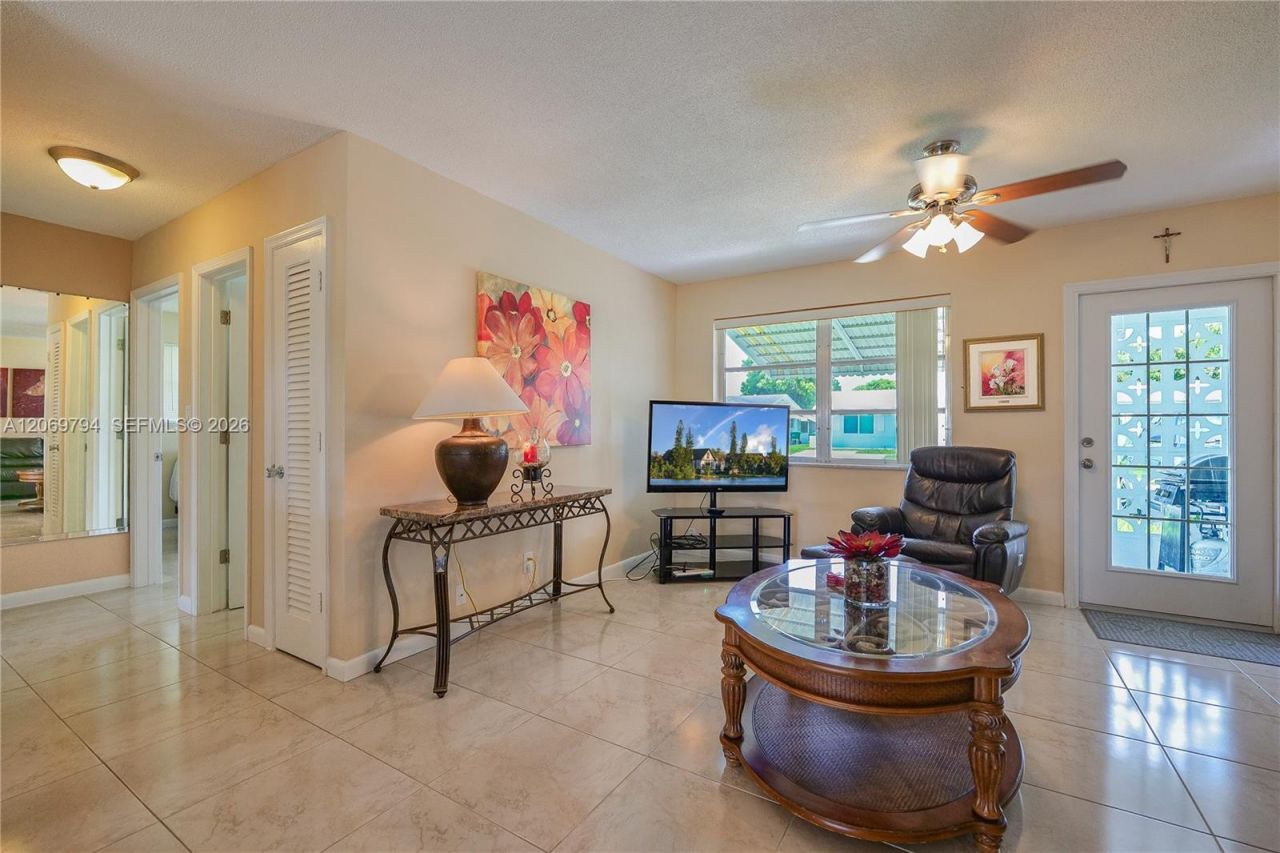 4712 NW 47th Ter , Tamarac, FL 33319 Photo