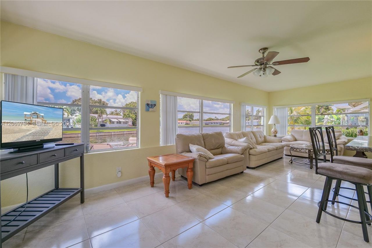 4712 NW 47th Ter , Tamarac, FL 33319 Photo