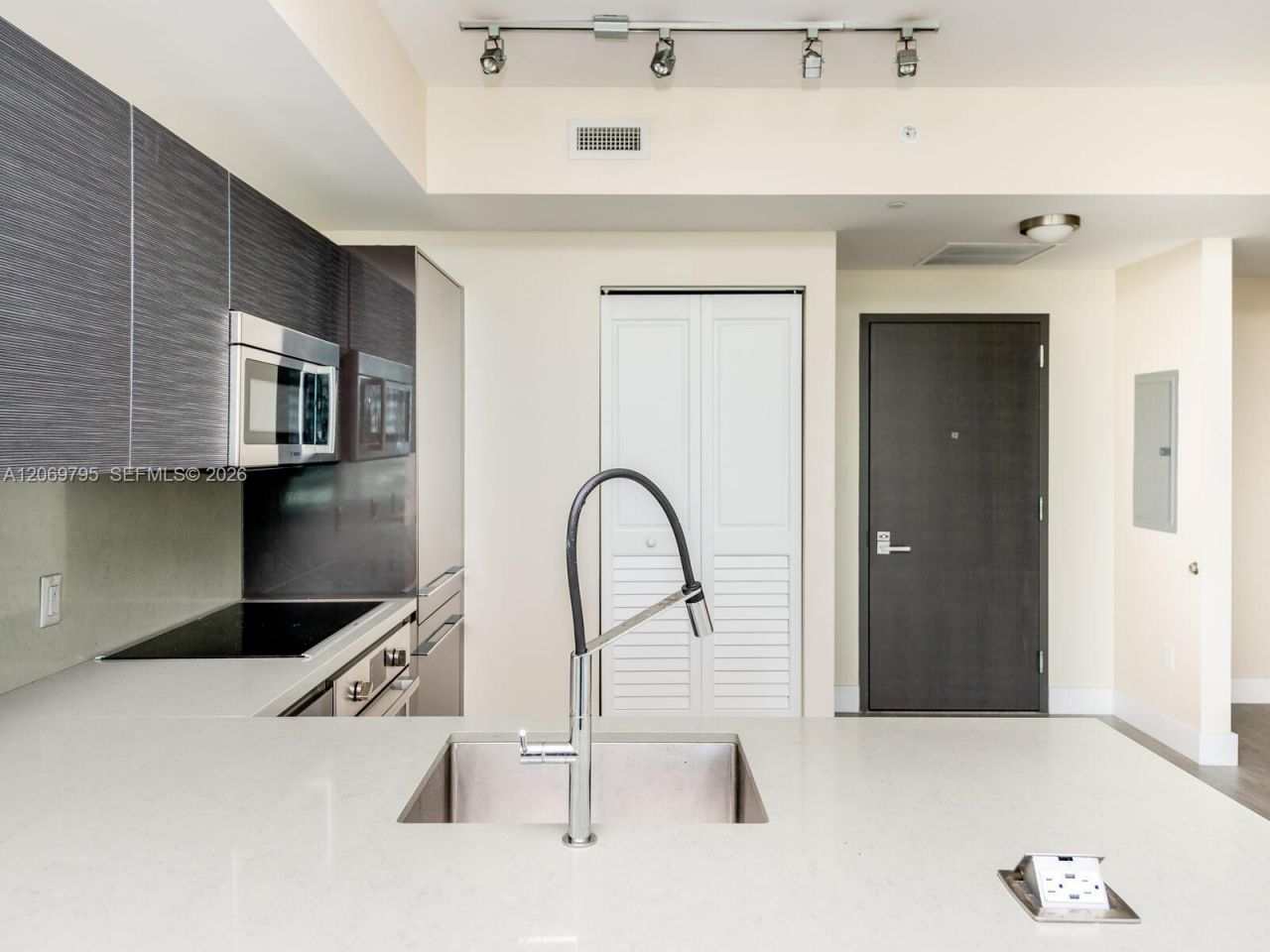 1080 Brickell Ave, Unit 2206, Miami, FL 33131 Photo