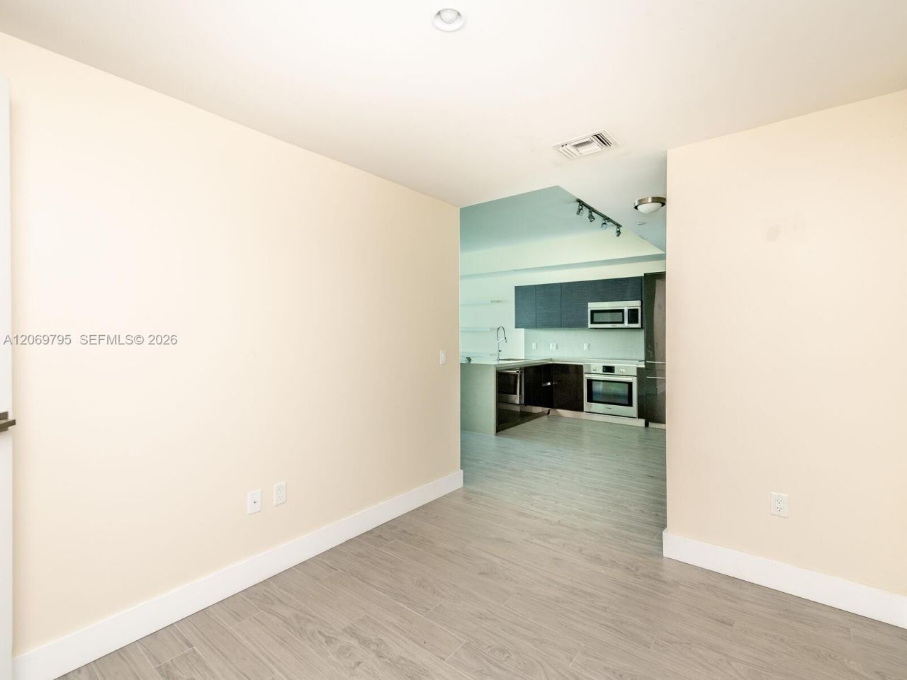 1080 Brickell Ave, Unit 2206, Miami, FL 33131 Photo