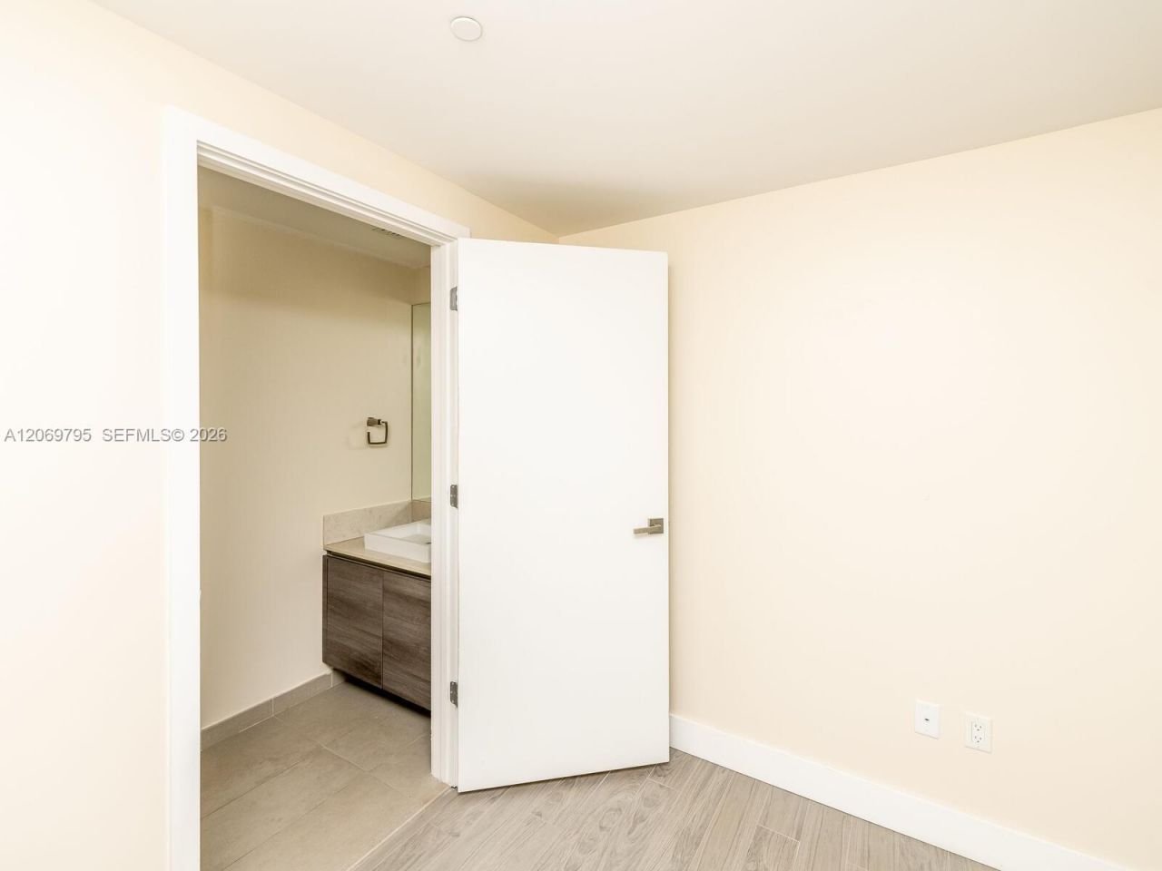 1080 Brickell Ave, Unit 2206, Miami, FL 33131 Photo