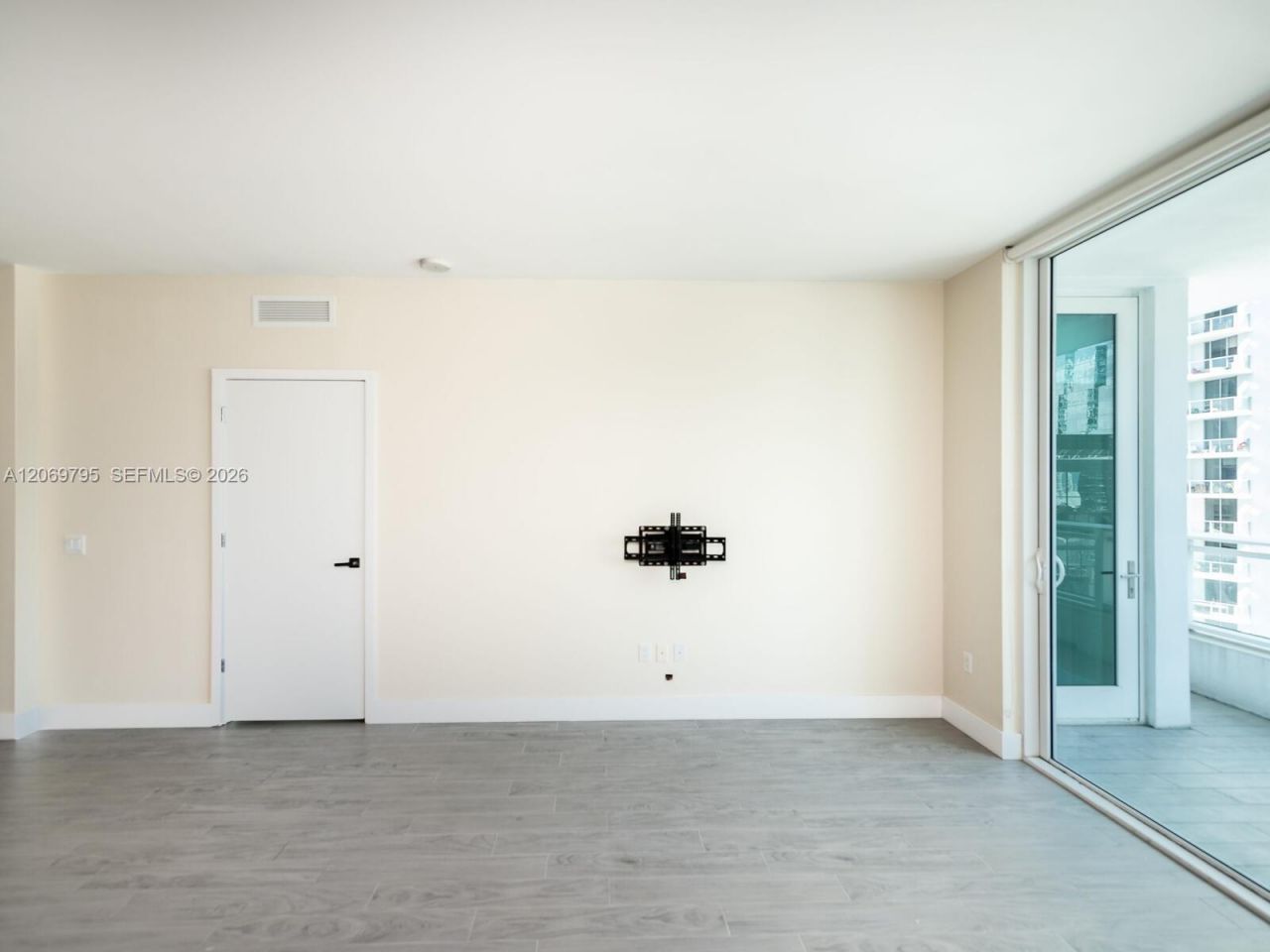 1080 Brickell Ave, Unit 2206, Miami, FL 33131 Photo