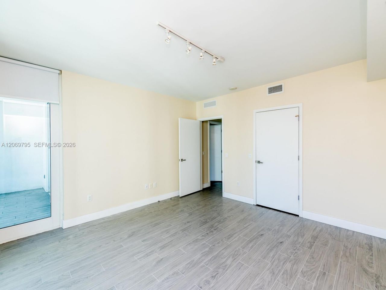 1080 Brickell Ave, Unit 2206, Miami, FL 33131 Photo