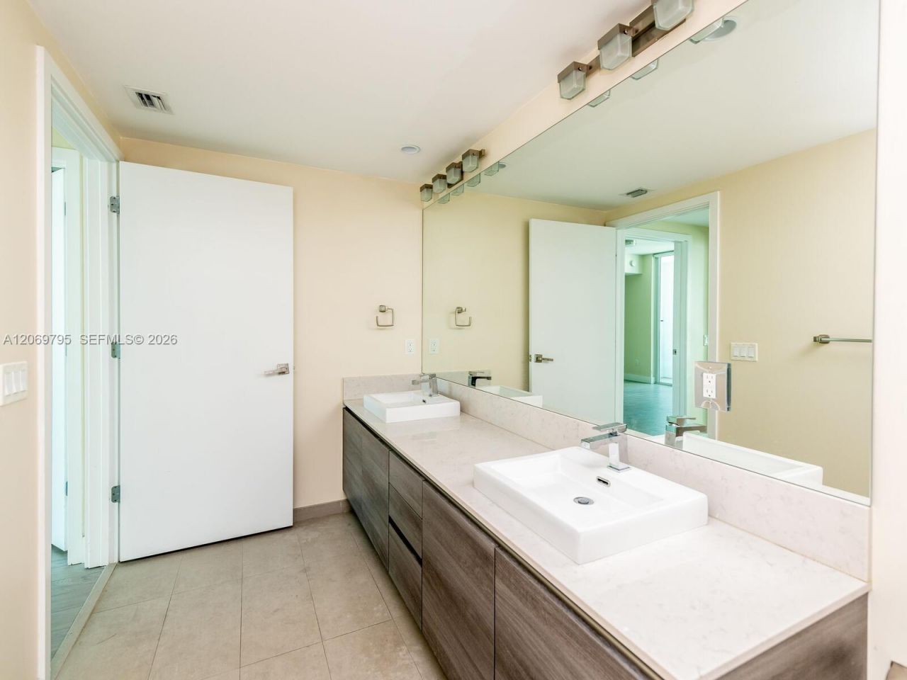 1080 Brickell Ave, Unit 2206, Miami, FL 33131 Photo