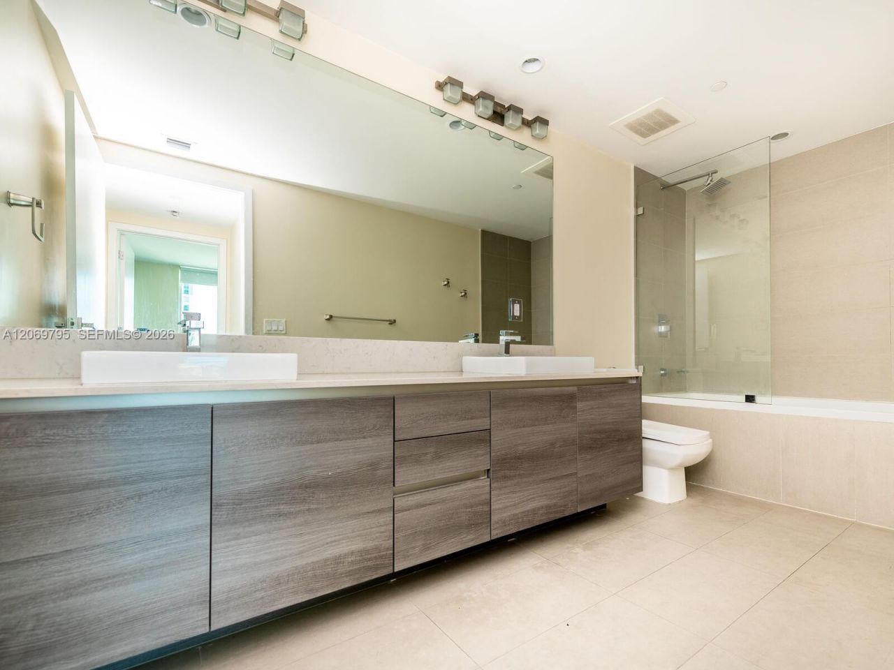 1080 Brickell Ave, Unit 2206, Miami, FL 33131 Photo