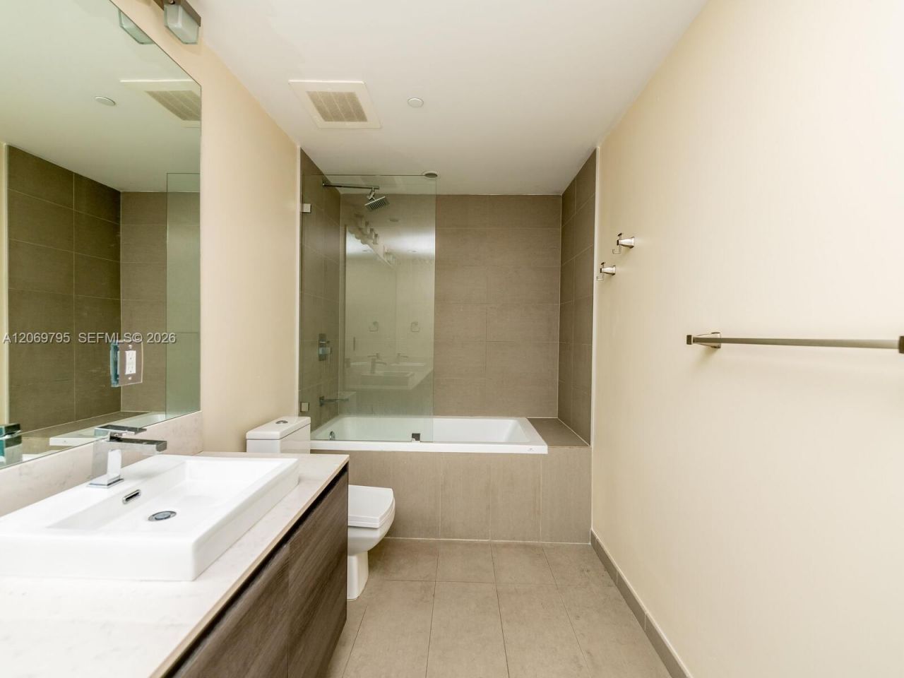 1080 Brickell Ave, Unit 2206, Miami, FL 33131 Photo