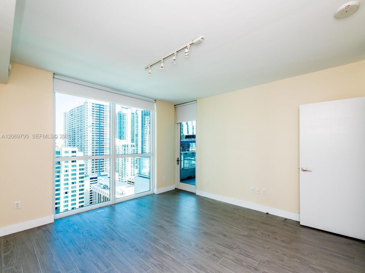 1080 Brickell Ave, Unit 2206, Miami, FL 33131 Photo