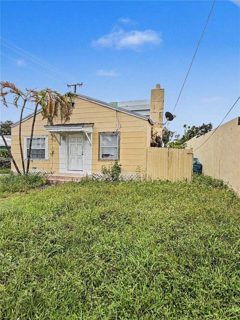2728 NW 3rd St , Miami, FL 33125 Photo