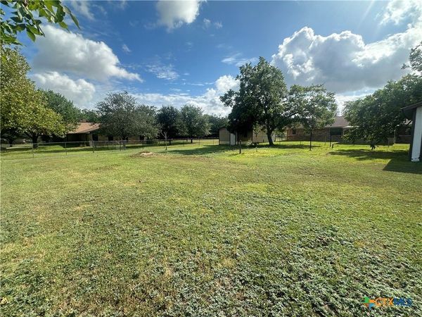 129 S Pecan Street , Flatonia, TX 78941