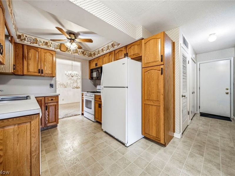 871 Cranbrook Drive, Highland Heights, OH 44143 Photo 3