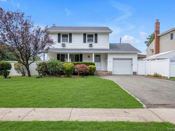 3 Evelyn Lane, Syosset, NY 11791