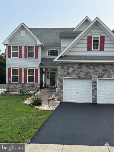 702 CARRIAGE CIRCLE, UPPER CHICHESTER, PA 19014