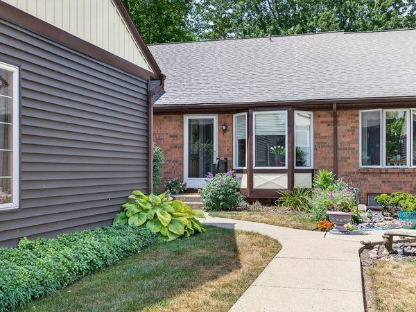 2277 Radcliff Circle SE, Grand Rapids, MI 49546