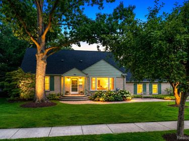 32312 Arlington Drive, Beverly Hills Village, Mi 48025