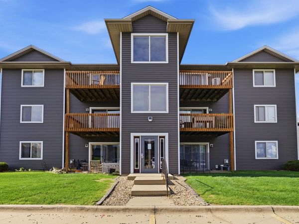4701 Chadwick Road, Unit 8, Cedar Falls, IA 50613