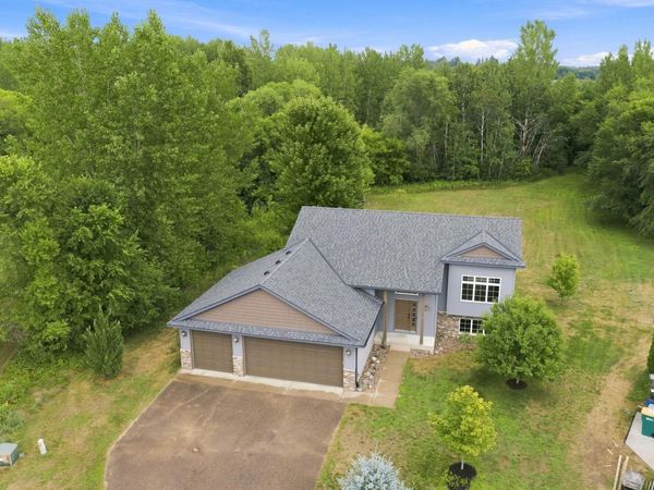 909 Winsome Way NE, Isanti, MN 55040