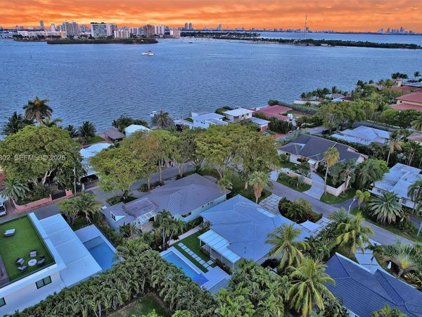 1235 NE 88th St , Miami, FL 33138