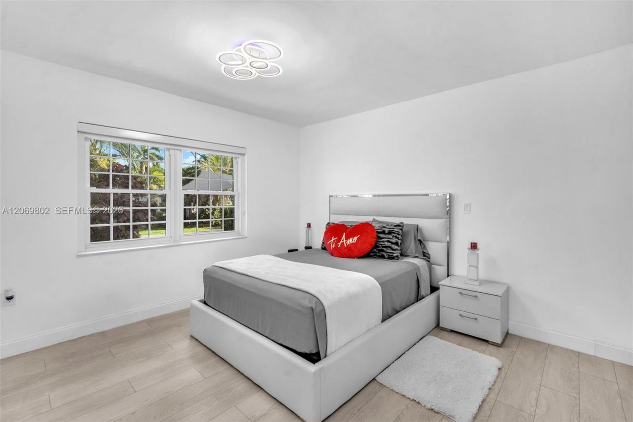 1235 NE 88th St , Miami, FL 33138 Photo