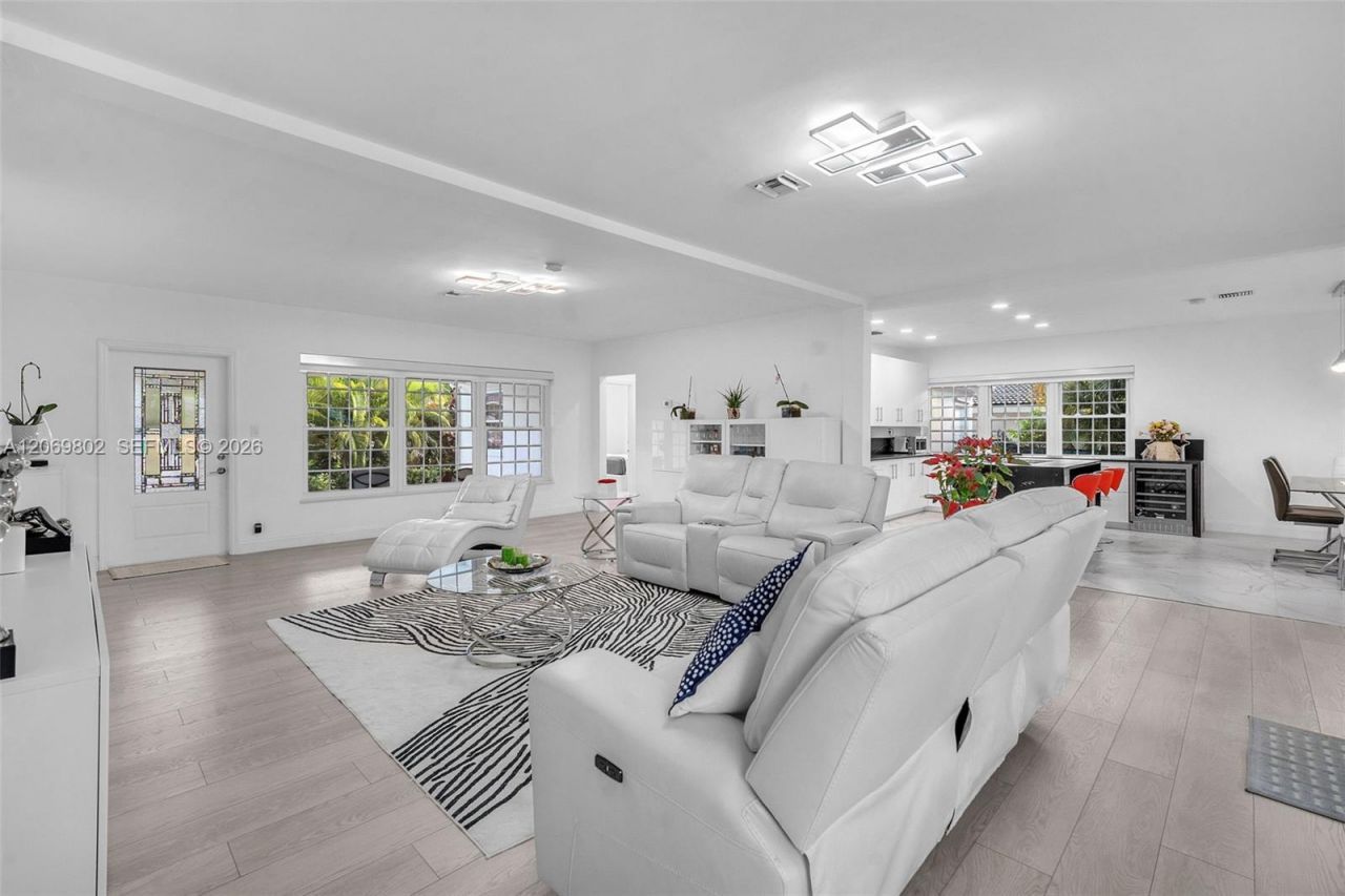 1235 NE 88th St , Miami, FL 33138 Photo