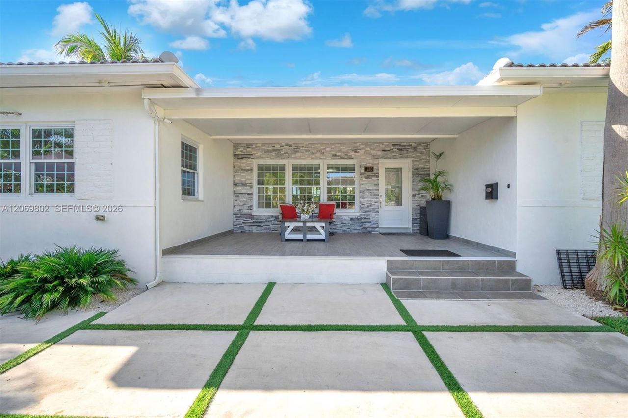 1235 NE 88th St , Miami, FL 33138 Photo