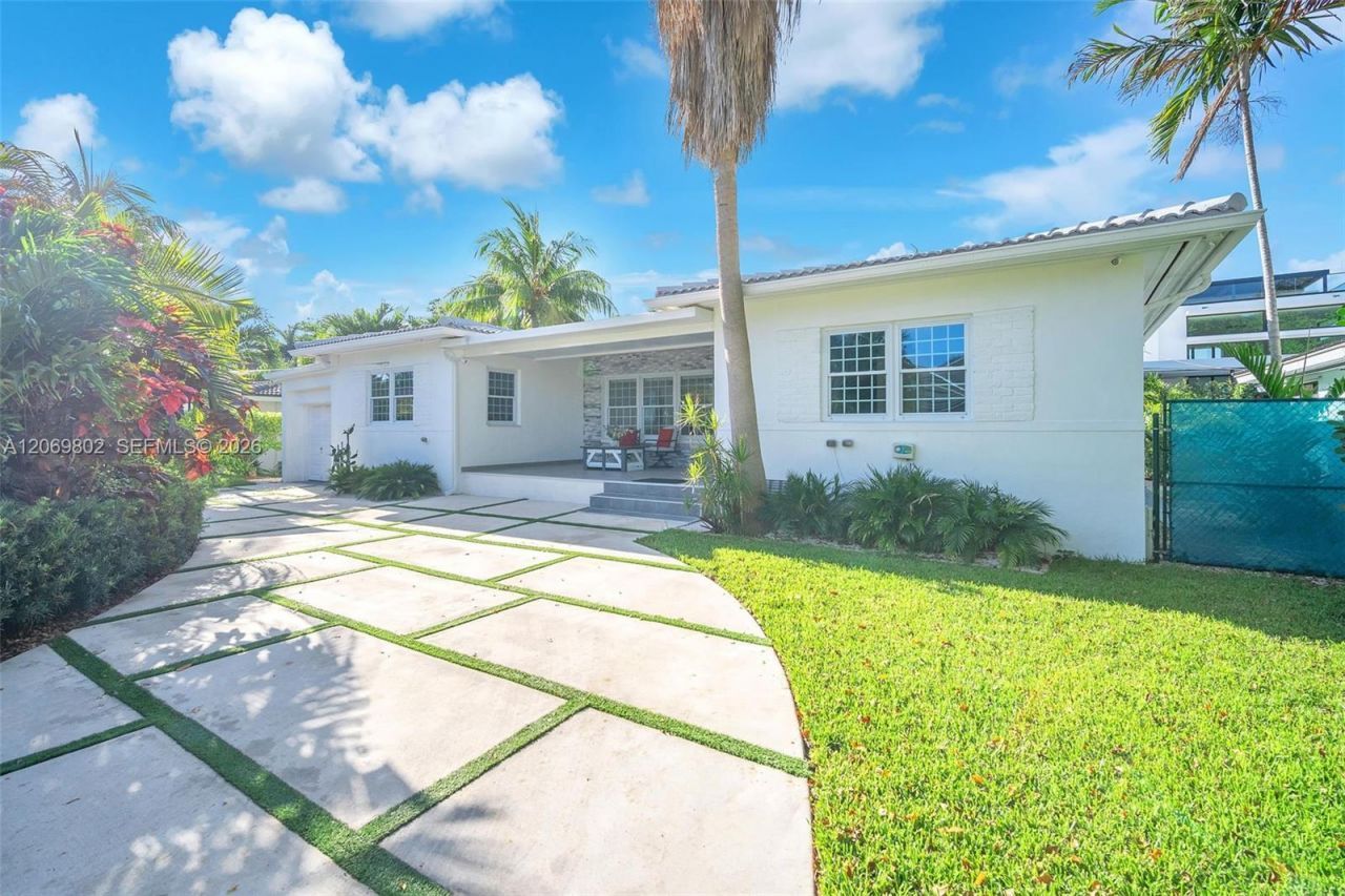 1235 NE 88th St , Miami, FL 33138 Photo