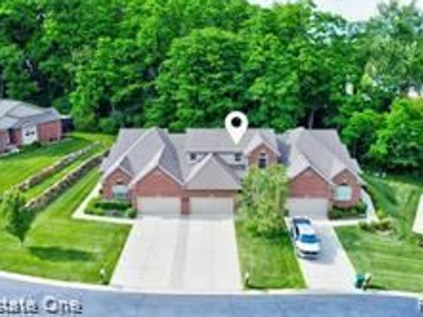 9572 Kingsway Circle, Springfield Township, Mi 48348