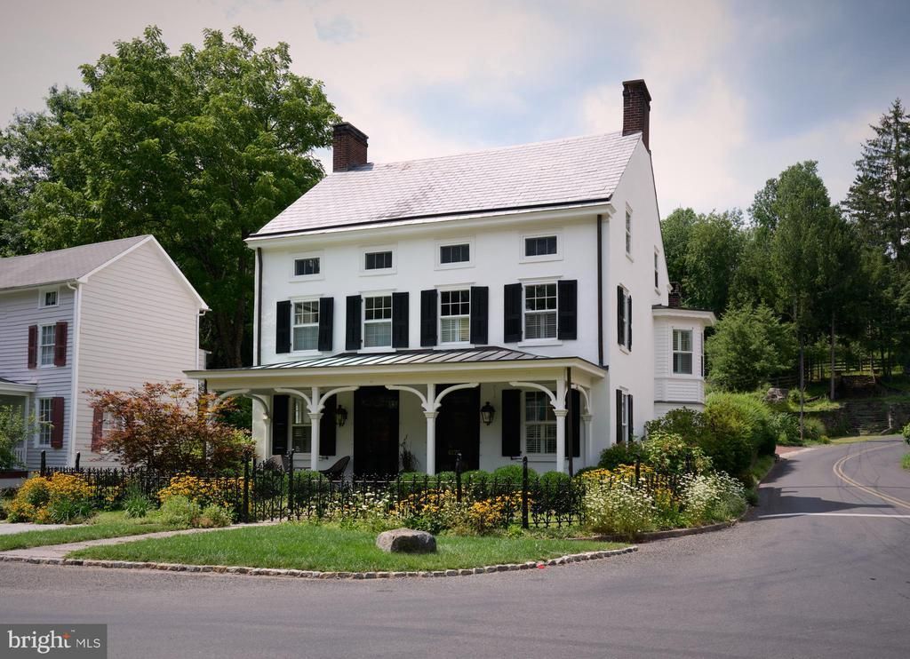 6175 CARVERSVILLE ROAD , CARVERSVILLE, PA 18913