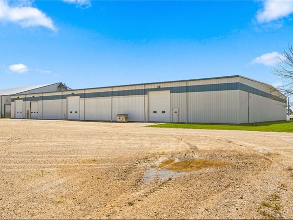 1004 Grant St , Manchester, IA 52057
