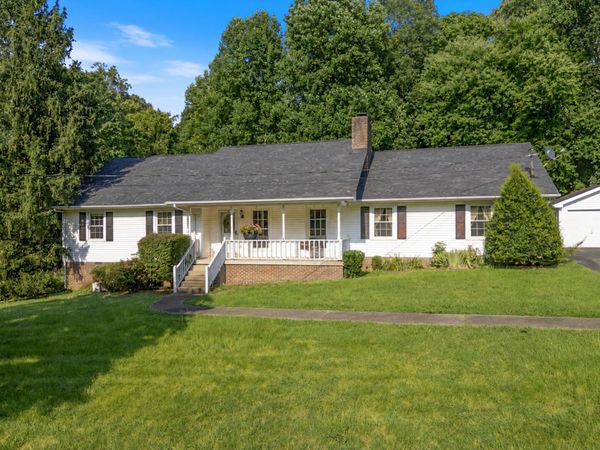 219 Brady Dr, Dickson, TN 37055