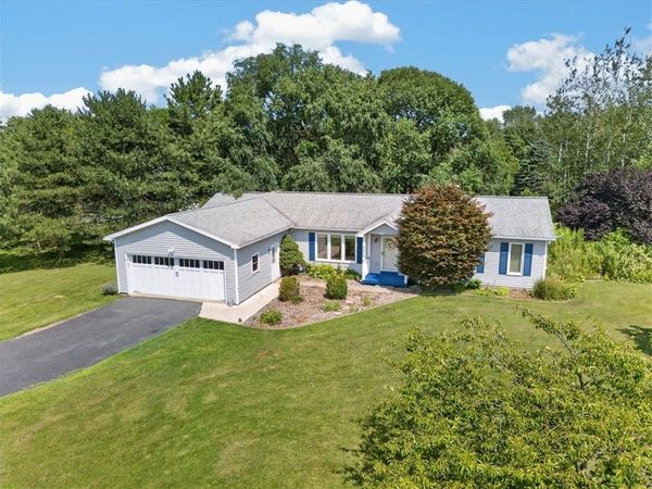 5770 Coppersmith Trl , Ontario, NY 14519