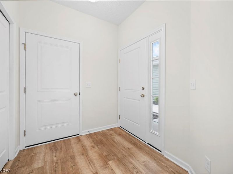 209 Alexander Drive , Elyria, OH 44035 Photo 3