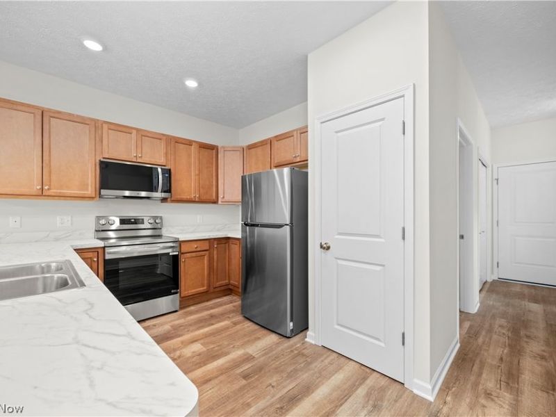 209 Alexander Drive , Elyria, OH 44035 Photo 8