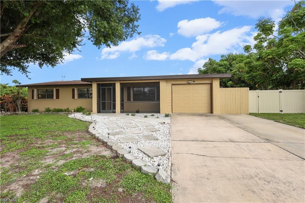 4029 Country Club Blvd, Cape Coral, FL 33904 Photo