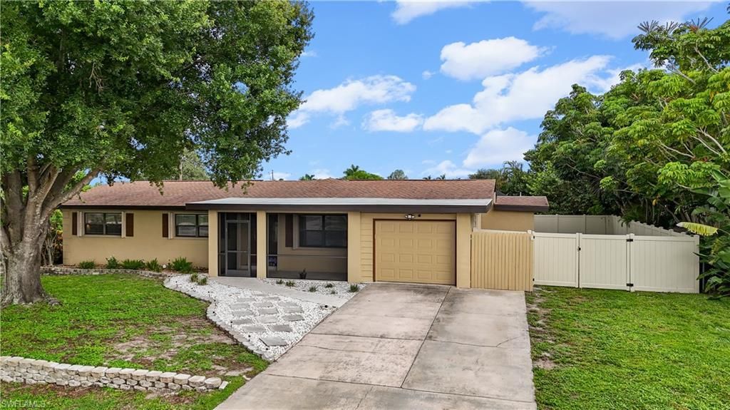 4029 Country Club Blvd, Cape Coral, FL 33904 Photo