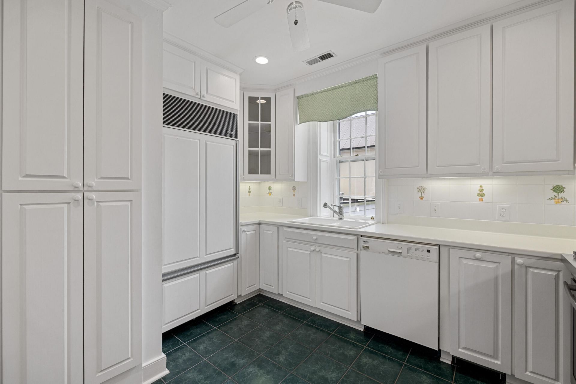 3 Lamboll Street Photo 18
