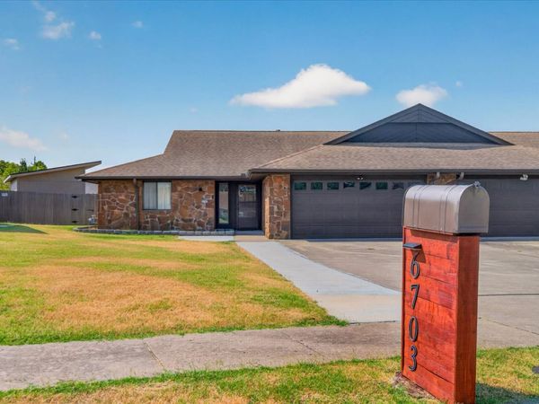 6703 Abbey , Bartlesville, OK 74006