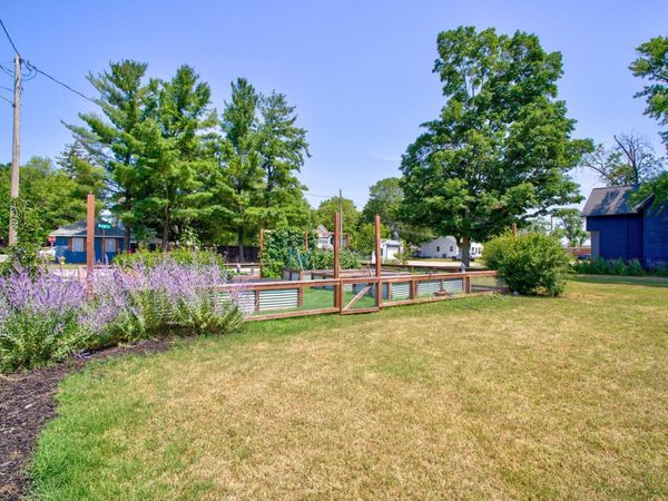 588 18th Street W, Holland, MI 49423