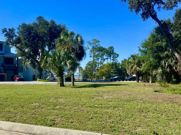 1717 Magnoila Drive, Navarre, FL 32566