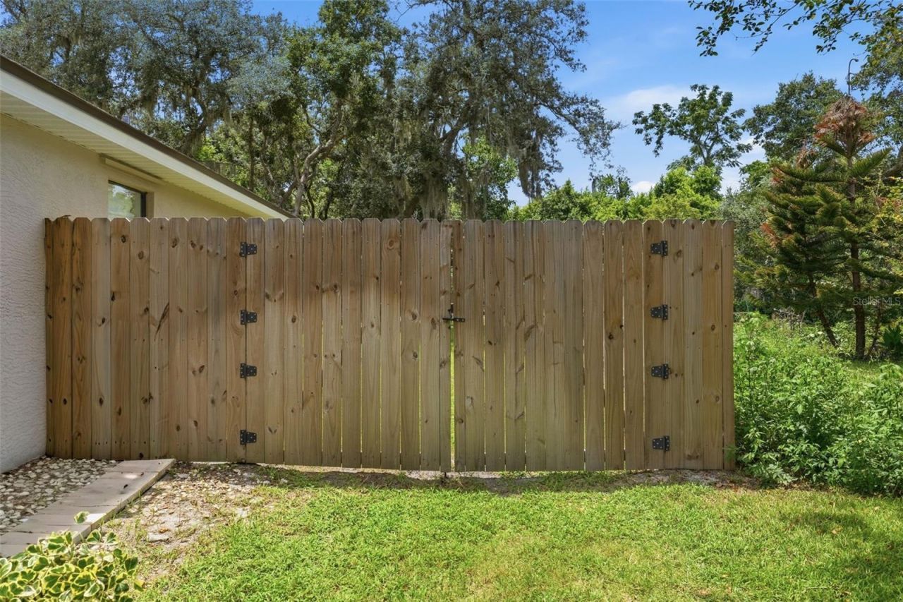 10102 Silver Bluff Drive , Leesburg, FL 34788 Photo