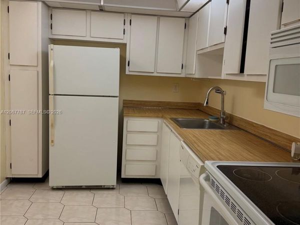 6751 N University Dr, Unit 216, Tamarac, FL 33321