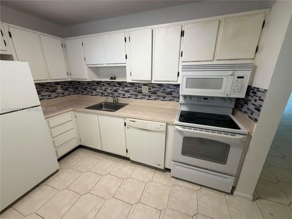 6751 N University Dr, Unit 216, Tamarac, FL 33321
