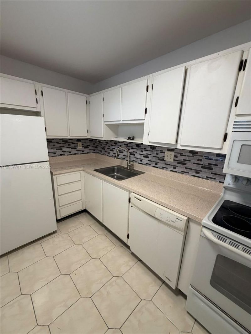 6751 N University Dr, Unit 216, Tamarac, FL 33321 Photo