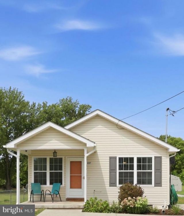 227 Stonewall Street, Strasburg, VA 22657 Main Photo