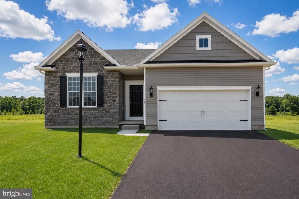 13 TANAGER COURT , GETTYSBURG, PA 17325